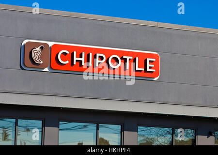 Lafayette, IN - ca. November 2015: Chipotle Mexican Grill Restaurant. Chipotle ist eine Kette von Burrito Fastfood-Restaurants ich Stockfoto