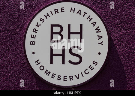 Muncie - ca. August 2016: Berkshire Hathaway HomeServices Zeichen. HomeServices ist Tochtergesellschaft von Berkshire Hathaway Energie II Stockfoto