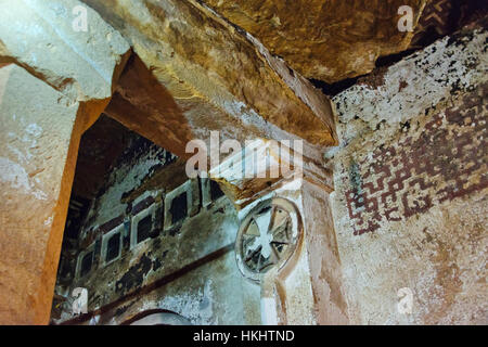 Innen Mikael Imba Kirche, eines der Felsenkirchen von Tigray, Äthiopien Stockfoto