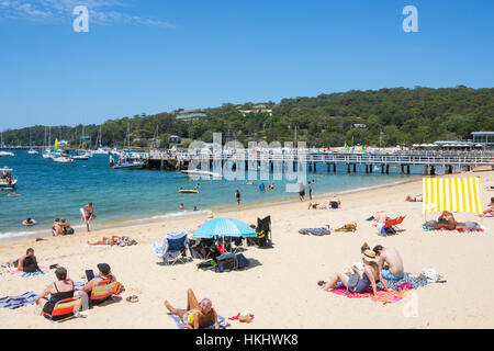 Balmoral Beach und Blick auf den nahen Harbour in Mosman, Sydney, New South Wales, Australien Stockfoto