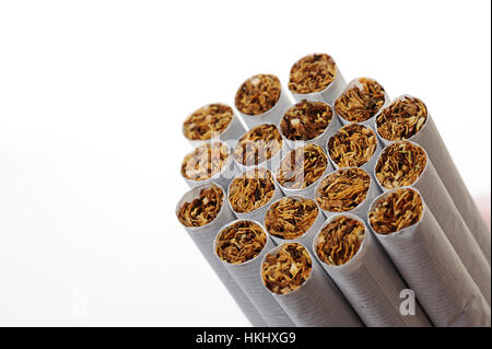 Nahaufnahme von Zigarette isoliert auf weißem Hintergrund Stockfoto