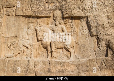 Basrelief Darstellung den Triumph Schapurs i. über den Roman Emperor Valerian und Philip die Araber; Naqsh-e Rustam, Provinz Fars, Iran Stockfoto