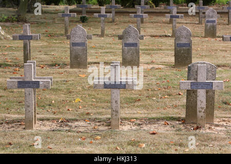 Cimetière Militaire Français Comprenant 990 Soldats Dans Quatre Ossuaires. Stockfoto