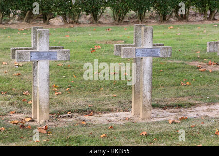 Cimetière Militaire Français Comprenant 990 Soldats Dans Quatre Ossuaires. Stockfoto