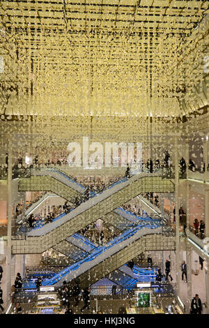 Innen Weihnachtsdekoration bei Le Bon Marche, Paris, Frankreich Stockfoto