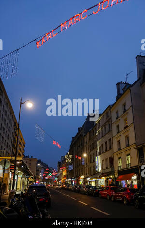 Rue St. Placide in der Nacht, Paris, Frankreich Stockfoto