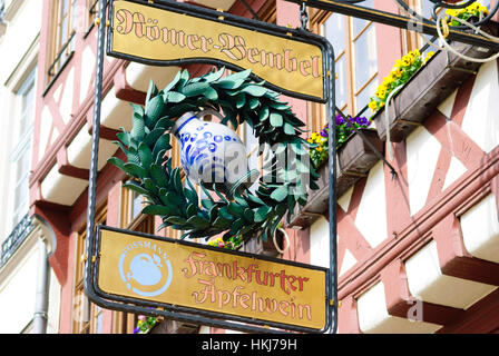 Frankfurt Am Main: Römerberg; Melden Sie sich für ein Apple Wine Tavern, Römer, Hessen, Hessen, Deutschland Stockfoto