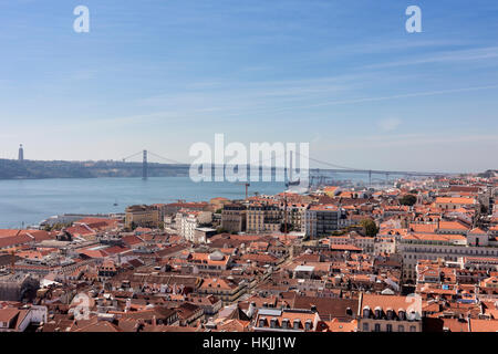 Luftaufnahme der Stadt, am 25. April Brücke, Lissabon, Portugal Stockfoto