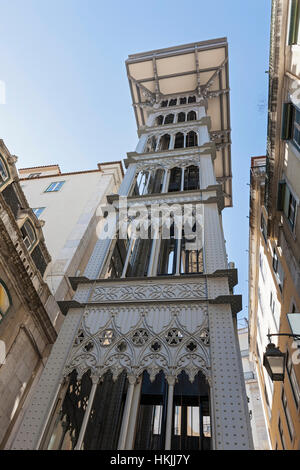 Blick auf Santa Justa Aufzug von unten, Lissabon, Portugal Stockfoto