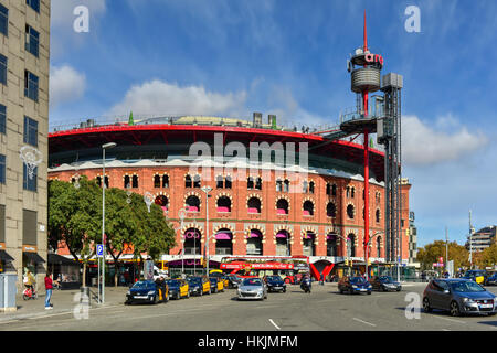 Barcelona, Spanien - 28. November 2016: Arenas de Barcelona, der ehemalige Plaza de Toros de Las Arenas wurde eine Stierkampfarena in Barcelona, Spanien. Stockfoto