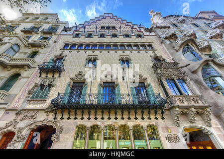 Barcelona, Spanien - 28. November 2016: Fassade der Casa Amatller, ein Gebäude im Modernisme-Stil in Barcelona, entworfen von Josep Puig ich Cadafalch Stockfoto