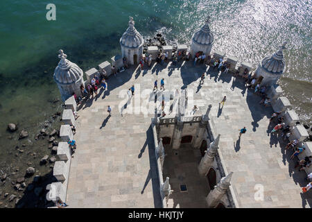 Erhöhte Ansicht der Turm von Belem am Flussufer, Tejo, Lissabon, Portugal Stockfoto