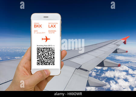 Konzept der e-Ticket oder boarding Pass-Anwendung für das Reisen mit dem Flugzeug auf Smartphone-Bildschirm. Stockfoto