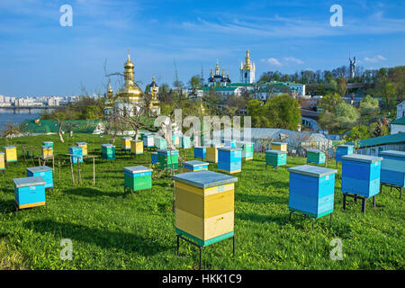 Orthodoxe christliche Kloster, Pechersk Lavra in Kiew auf grünen Hügeln von Petschersk. Kiew-Kloster der Höhlen in der Hauptstadt der Ukraine, Kiew. Stockfoto