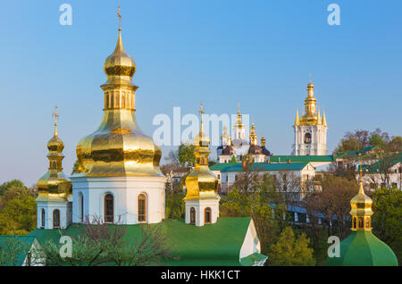 Blick auf die Türme von Pechersk Lavra in Kiew, Ukraine Stockfoto