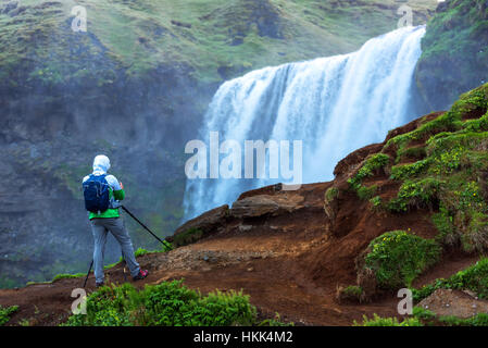 Am berühmten Skogafoss Wasserfall auf Skoga Fluss. Island, Europa Stockfoto