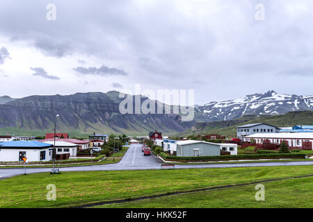 Grundarfjordur Stadt in der Nähe von berühmten Kirkjufell Wasserfall, Island, Europa. Stockfoto