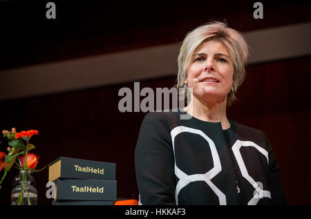 Utrecht, Niederlande. 26. Januar 2017. Prinzessin Laurentien und cabaretier Richard Groenendijk besuchen die Sprache Helden Award Ceremony am Tivoli Vredenburg in Utrecht, Niederlande, 26. Januar 2017. Die Prinzessin ist Vorsitzender der Ehre der Organisation lesen und schreiben. Foto: Patrick van Katwijk Niederlande OUT / Point de Vue Out Niederlande OUT / Point de Vue Out - NO-Draht-SERVICE - Foto: Patrick van Katwijk/Dutch Photo Press/Dpa/Alamy Live News Stockfoto