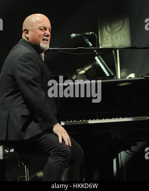 Florida, USA. 27. Januar 2017. Billy Joel führt vor einem ausverkauften im Amway Center in Orlando, Florida. Bildnachweis: Paul Hennessy/Alamy Live-Nachrichten Stockfoto