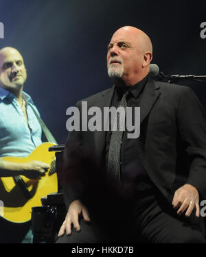 Florida, USA. 27. Januar 2017. Billy Joel führt vor einem ausverkauften im Amway Center in Orlando, Florida. Bildnachweis: Paul Hennessy/Alamy Live-Nachrichten Stockfoto