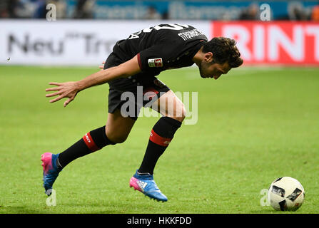 BayArena Leverkusen, Deutschland. 28. Januar 2017. Deutsche Fußball-Liga, 1. Bundesliga Saison 2016/17 Spieltag 18, Bayer 04 Leverkusen Vs Borussia Mšnchengladbach (Mönchengladbach, Gladbach)---Hakan Calhanoglu (Leverkusen) Credit: Kolvenbach/Alamy Live-Nachrichten Stockfoto