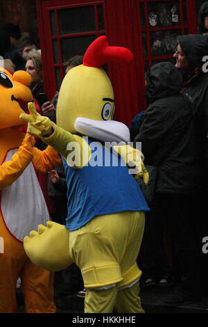 London, UK. 29. Januar 2017. Chinese New Year wird mit einer Parade im Zentrum von London, in der Nähe des China Stadt gefeiert. Dieses Jahr ist das Jahr des Hahnes. Roland Ravenhill/Alamy Live-Nachrichten Stockfoto