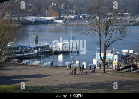 Berlin, Deutschland. 29. Januar 2017. Berlin Wetter: Menschen genießen schöne Winterwetter in Wannsee, Berlin Kredit: Markku Rainer Peltonen/Alamy Live News Stockfoto