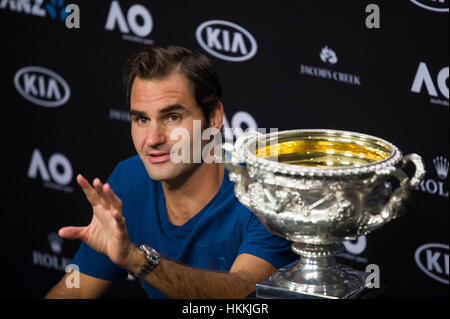 Melbourne, Australien. 29. Januar 2017. Roger Federer der Schweiz spricht während einer Pressekonferenz, nachdem die Männer gewinnen Finale gegen Rafael Nadal aus Spanien bei den Australian Open Tennis Championships in Melbourne, Australien, 29. Januar 2017 singles. Federer gewann 3: 2. Bildnachweis: Bai Xue/Xinhua/Alamy Live-Nachrichten Stockfoto