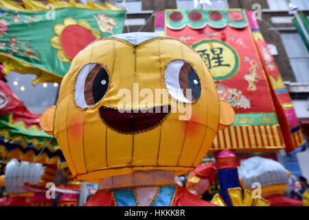 Shaftsbury Avenue, London, UK. 29. Januar 2017. Schwimmt auf der Shaftesbury Avenue für das Jahr des Hahnes. Bildnachweis: Matthew Chattle/Alamy Live-Nachrichten Stockfoto