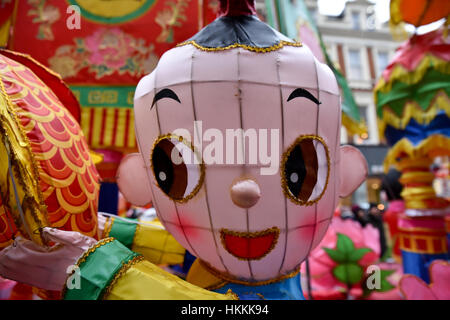 Shaftsbury Avenue, London, UK. 29. Januar 2017. Schwimmt auf der Shaftesbury Avenue für das Jahr des Hahnes. Bildnachweis: Matthew Chattle/Alamy Live-Nachrichten Stockfoto