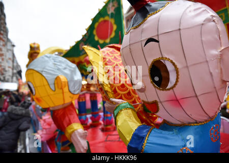 Shaftsbury Avenue, London, UK. 29. Januar 2017. Schwimmt auf der Shaftesbury Avenue für das Jahr des Hahnes. Bildnachweis: Matthew Chattle/Alamy Live-Nachrichten Stockfoto