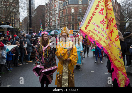 Soho, UK, 29. Januar 2017, das Jahr des Hahnes, Chinese New Year Parade mit der größten Drachen und Löwen Prozession in Europa findet in London © Keith Larby/Alamy Live News Stockfoto