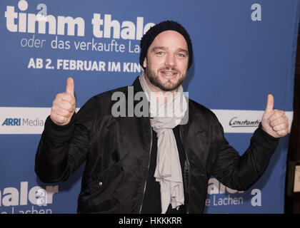 Schauspieler Ronald Zehrfeld kommt als Gast für die Premiere des Films "Timm Thaler Oder Das Verkaufte Lachen" (lit.) "Timm Thaler oder das verkaufte Lachen") in Berlin, Deutschland, 29. Januar 2017. Der Film beginnt am 2. Februar 2017. Foto: Jörg Carstensen/dpa Stockfoto