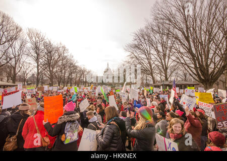 Washington, USA. Januar 2017. Die Bildungsgemeinschaft protestiert gegen Donald Trumps Beauftragten für Bildungsministerin Betsy DeVos, die sie für unqualifiziert für den Posten beanspruchen. Kredit: Angela Drake/Alamy Live News Stockfoto