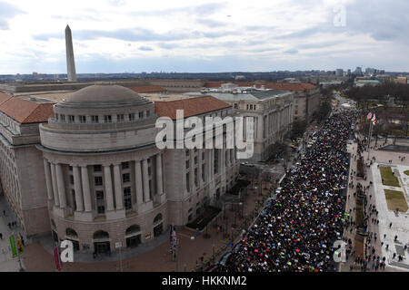 Washington, USA. 29. Januar 2017. Demonstranten teilnehmen an einer Protestkundgebung gegen US-Präsident Donald Trump Ausführungsverordnung zeitweise Sperrung aller Flüchtlinge und sieben Nahost und nordafrikanischen Ländern Bürger vor Einreise in die USA in der Nähe von das Weiße Haus in Washington, D.C. Credit: Xinhua/Alamy Live News Stockfoto