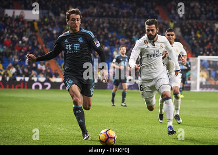 Madrid, Spanien. 29. Januar 2017. Nacho Fernandez (Verteidiger; Real Madrid), Mikel Oyarzabal (Mittelfeldspieler; Real Sociedad) in Aktion während der La Liga-Spiel zwischen Real Madrid und Real Sociedad im Santiago Bernabeu in Madrid. Bildnachweis: Jack Abuin/ZUMA Draht/Alamy Live-Nachrichten Stockfoto