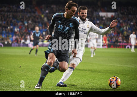 Madrid, Spanien. 29. Januar 2017. Mikel Oyarzabal (Mittelfeldspieler; Real Sociedad), Nacho Fernandez (Verteidiger; Real Madrid) in Aktion während der La Liga-Spiel zwischen Real Madrid und Real Sociedad im Santiago Bernabeu in Madrid. Bildnachweis: Jack Abuin/ZUMA Draht/Alamy Live-Nachrichten Stockfoto