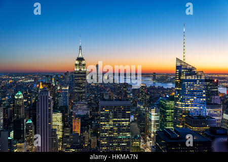 New York City bei Nacht. Manhattan Skyline bei Sonnenuntergang auf dem Empire State Building, Midtown, Manhattan, NY, USA Stockfoto