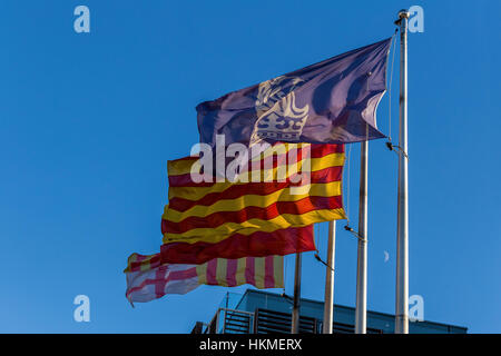 Fahnen im Wind in Spanien Stockfoto