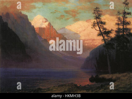 Albert Bierstadts „Evening Glow at Lake Louise“ fängt die ruhige Schönheit der Kanadischen Rocky Mountains mit ihrem lebendigen Himmel und dem reflektierenden Wasser ein. Das Gemälde ist ein schönes Beispiel amerikanischer Landschaftskunst und zeigt Bierstadts Meisterschaft, die Pracht der Natur einzufangen. Stockfoto