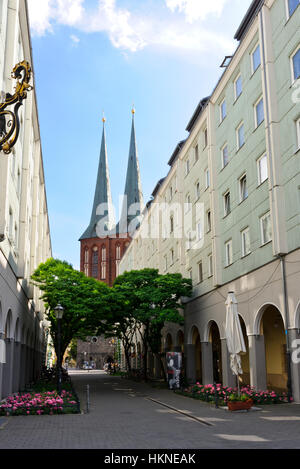 St.-Nikolaus Kirche mit zwei Türmen, die älteste Kirche in Berlin, Deutschland. Stockfoto