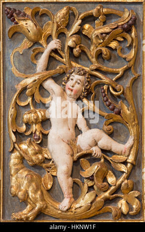 BRESCIA, Italien - 21. Mai 2016: Die polychrome barocken Relief von Engeln in Chiesa di Santa Maria della Carita. Stockfoto