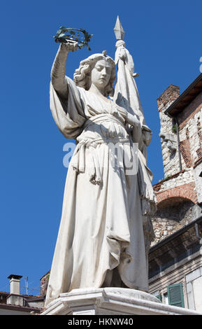 Brescia - die Statue des Sieges als das Denkmal des italienischen Krieg wieder Österreich auf der Piazza della Loggia Quadrat - Monumento Alla Bella Italia Stockfoto