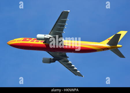 Essen DHL Airbus A300-622RF D-AEAP ausgehend von London Heathrow Airport, Großbritannien Stockfoto