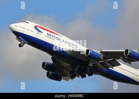 British Airways Boeing 747-400 G-CIVV ausgehend von London Heathrow Airport, Großbritannien Stockfoto