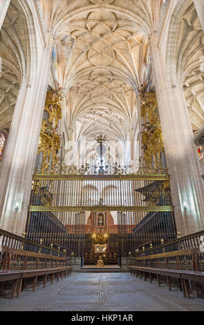 SEGOVIA, Spanien, APRIL - 15, 2016: Dem Hauptschiff der Kathedrale Nuestra Señora De La Asunción y de San Frutos de Segovia. Stockfoto
