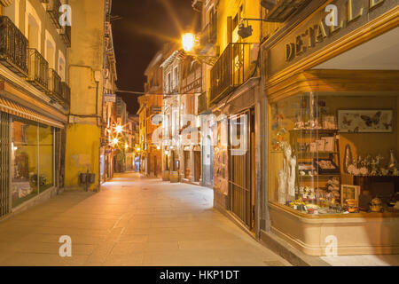 SEGOVIA, Spanien, APRIL - 13, 2016: Die Straße in der Altstadt in der Nacht. Stockfoto