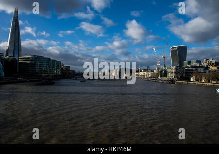 Modernes Gebäude im Herzen der Stadt London. Türme aus Glas und Stahl, wo Tausende von Menschen jeden Tag arbeitet. Stockfoto