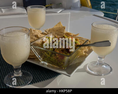 Guacamole und Margaritas erwarten. Stockfoto