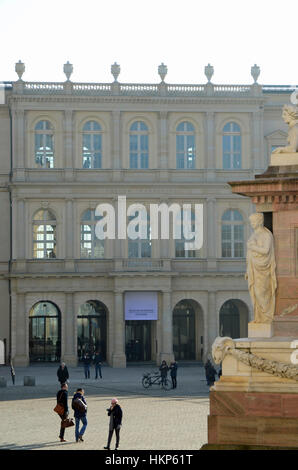 Das "Palais Barberini" und Obelisk "Alter Markt" in Potsdam-Museum Ausstellung Stockfoto